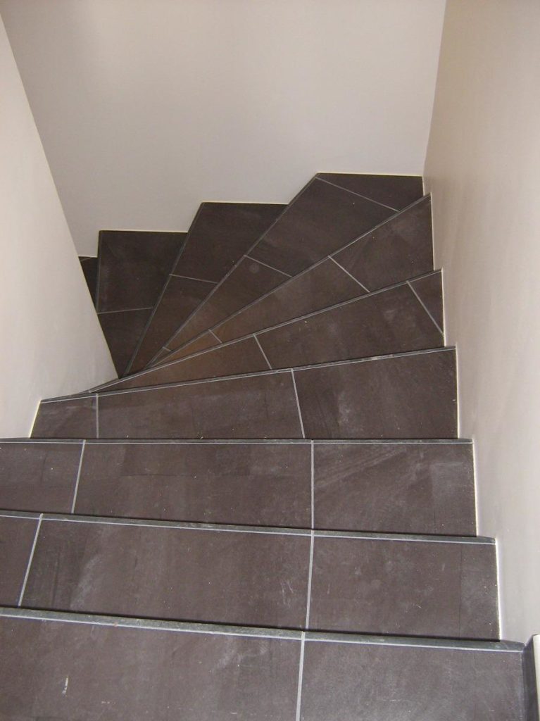 Escaliers en carrelage gris par Shane Candy 44